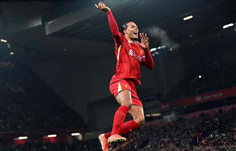 Khủng khiếp với khả năng ghi bàn của Virgil van Dijk