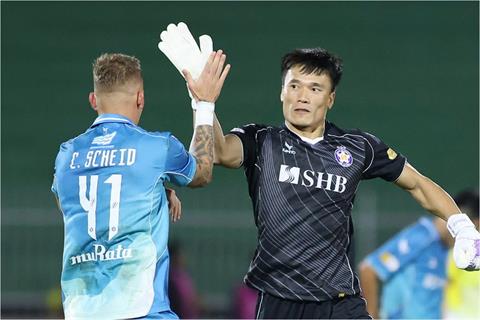 Vì sao đội bóng của Bùi Tiến Dũng mất lợi thế sân nhà ở V.League?