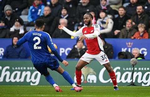 Gary Neville: Arsenal phải tự trách mình vì hàng công thiếu thốn