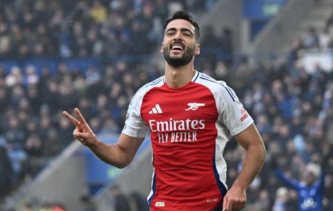 Mikel Merino bất ngờ vì được giao đá tiền đạo 