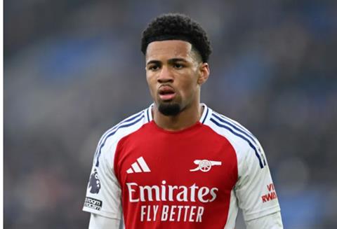 Ethan Nwaneri được đưa lên mây sau chiến thắng trước Leicester