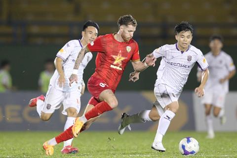 Bị dẫn 2 bàn, Hà Tĩnh vẫn duy trì mạch bất bại V.League