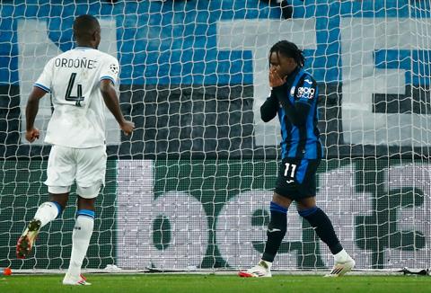 Ademola Lookman lên tiếng đáp trả HLV Gian Piero Gasperini