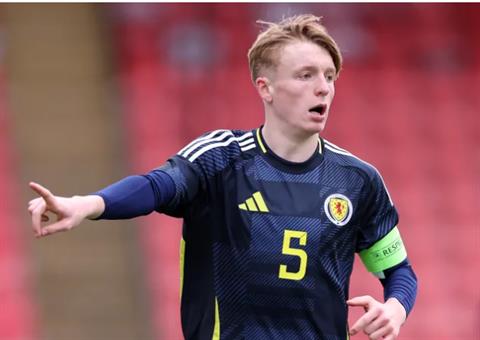 Arsenal chuẩn bị ký hợp đồng với thần đồng người Scotland