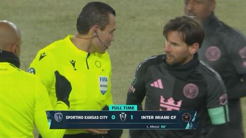 CONCACAF kỷ luật trọng tài xin chữ ký và áo đấu của Lionel Messi