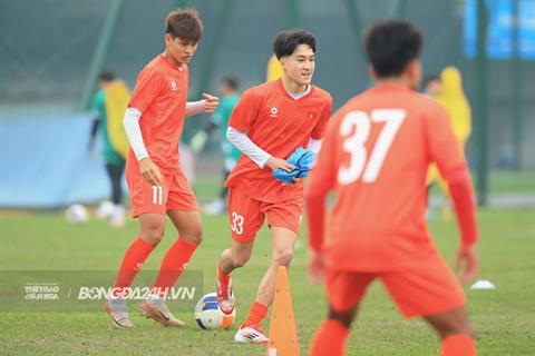 Sao trẻ chơi bóng ở Hà Lan tập buổi đầu tiên trên tuyển U17 Việt Nam