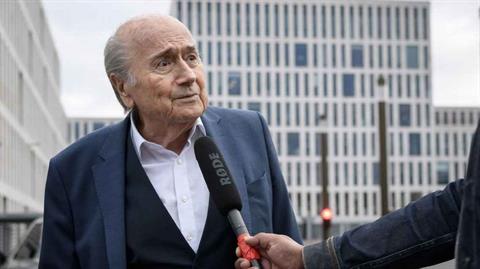 Cựu chủ tịch FIFA Sepp Blatter và Michel Platini ra hầu tòa