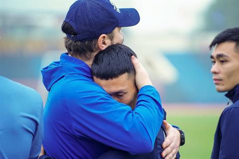 Doãn Ngọc Tân khóc khi chia tay HLV Popov
