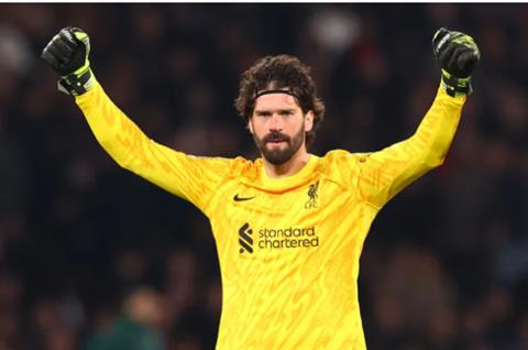 Huyền thoại Liverpool đưa ra dự đoán sốc về Alisson 