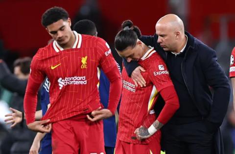 Jamie Carragher chia sẻ về loạt sút luân lưu giữa Liverpool và PSG