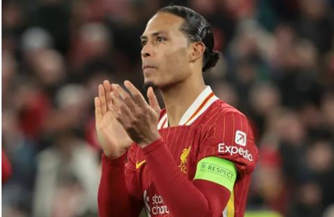 Virgil van Dijk hành động bất ngờ sau thất bại của Liverpool trước PSG