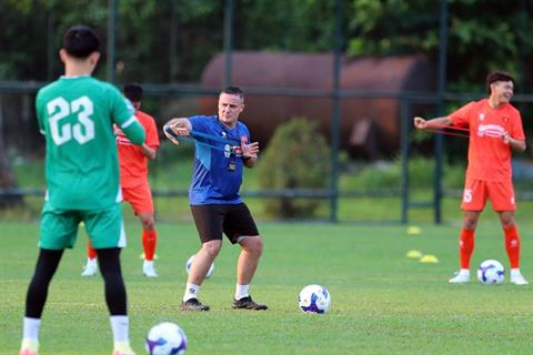ĐT Việt Nam tăng cường buổi tập, tích cực nhồi thể lực