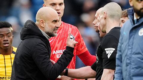 Vì sao Pep Guardiola nổi xung với trọng tài sau trận hòa Brighton?