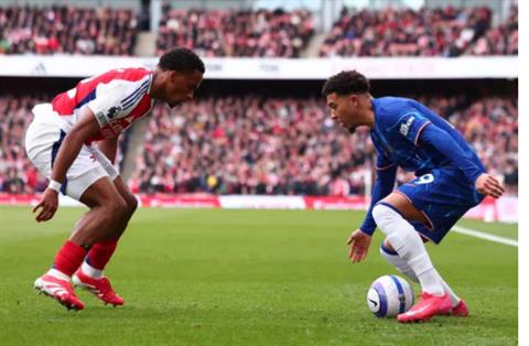 Jadon Sancho bị chỉ trích sau thất bại của Chelsea trước Arsenal