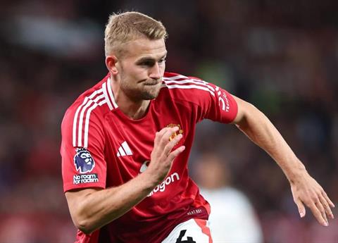 De Ligt bảo vệ HLV Amorim sau mùa giải tệ nhất lịch sử