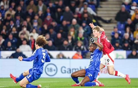 Bruno Fernandes không muốn Hojlund ghi bàn trong hai tuần tới