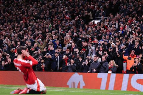 Fan phẫn nộ khi MU đá kém nhưng giá vé tăng 5%