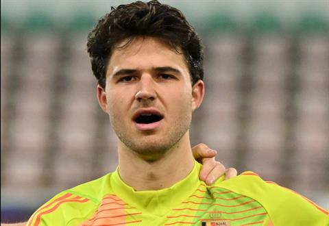 Man United sắp có thủ thành mới, cạnh tranh trực tiếp với Onana