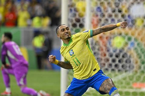 Raphinha chửi thề trước đại chiến Argentina - Brazil
