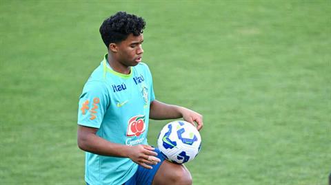 Dorival Jr gặp Carlo Ancelotti để bàn về tương lai Endrick