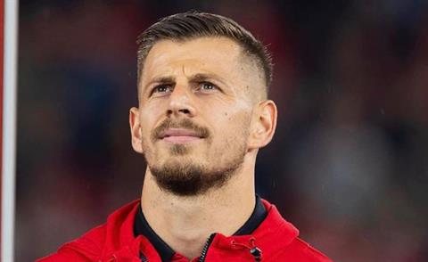 Tiểu sử tiền vệ phòng ngự Ylber Ramadani