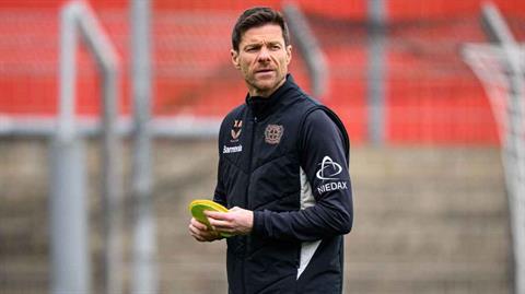 Xabi Alonso từ chối trả lời về khả năng gia nhập Real Madrid