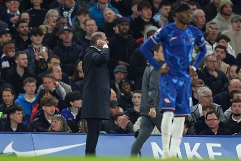 HLV Tottenham có hành động gây sốc với CĐV
