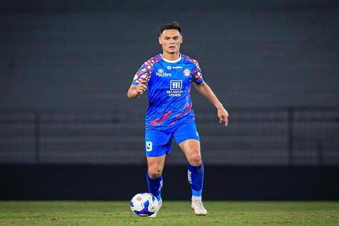Becamex TP.HCM chiêu mộ trung vệ Việt kiều Adriano Schmidt 