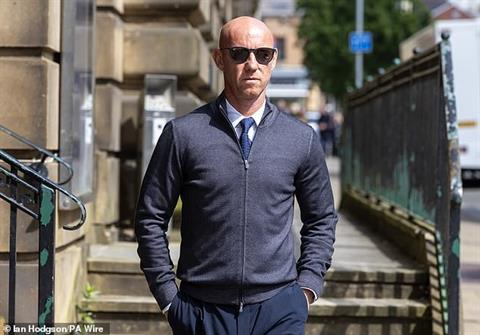 Huyền thoại MU bị cảnh sát cảnh cáo vì húc đầu vào nhân viên bảo vệ 