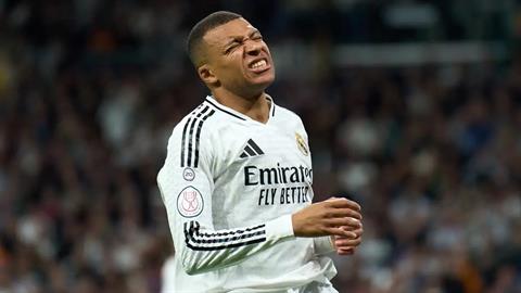 Không ra sân, Kylian Mbappe vẫn bị cổ động viên Real Madrid la ó