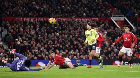 MU tăng tốc chiêu mộ sao trẻ Southampton nếu vô địch Europa League