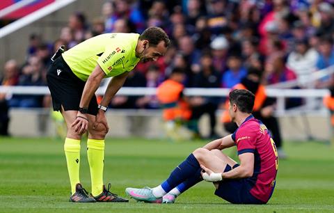 Chấn thương của Lewandowski có thể khiến Barca tan mộng ăn 4