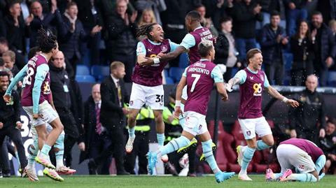 2 đội bóng đồng loạt giành quyền thăng hạng Premier League