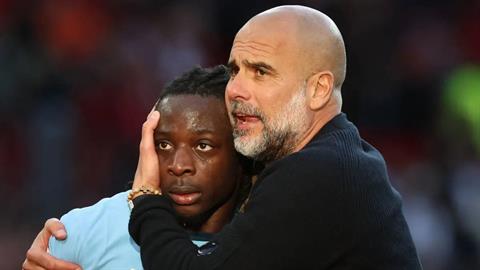 Pep Guardiola công khai gửi lời xin lỗi Jeremy Doku