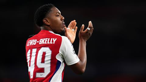 Lewis-Skelly: Arsenal sẵn sàng đối đầu PSG nhờ thiên tài Arteta