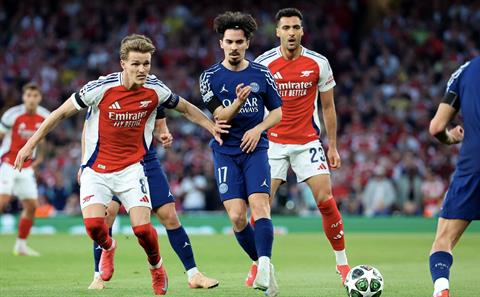 Thierry Henry: “Arsenal cần thay đổi nếu muốn vượt qua PSG”