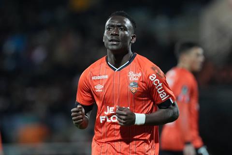 Chelsea dẫn đầu cuộc đua chiêu mộ "Yaya Toure mới"