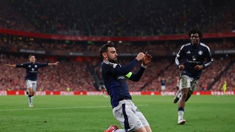 Bruno Fernandes đi vào lịch sử Europa League