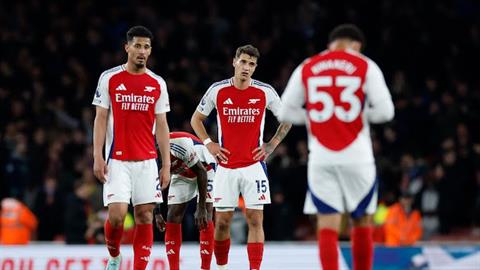 Arsenal có thể văng khỏi Top 3 ở Ngoại hạng Anh mùa này