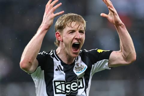 Arsenal chiêu mộ Anthony Gordon thay vì Alexander Isak