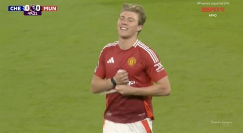 Trận Chelsea vs MU phải tạm dừng vì Rasmus Hojlund