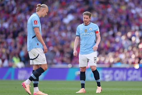 Manchester City thất bại tại chung kết FA Cup: "Người ta lớn bởi vì ngươi quỳ xuống!"