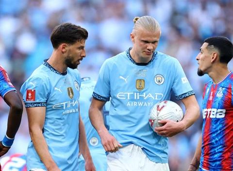 Rooney chê bai Erling Haaland vì không dám đá penalty trước Palace