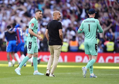 Pep Guardiola chỉ trích trò câu giờ của Crystal Palace
