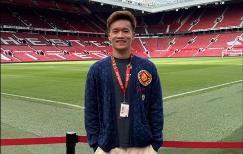 Hoàng Đức tới Old Trafford khi được Man City mời sang Anh