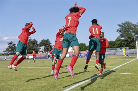 Điểm tin sáng 19/5: Phản ứng của Ronaldo khi con trai lập công cho U15 Bồ Đào Nha