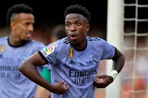 Valencia dọa kiện Vinicius