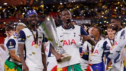 Harry Kane phản ứng thế nào khi Tottenham vô địch Europa League?