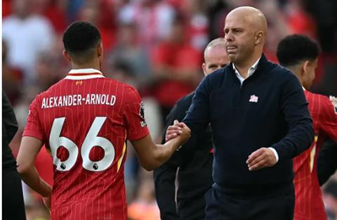 Arne Slot tiết lộ bất ngờ về Trent Alexander-Arnold 