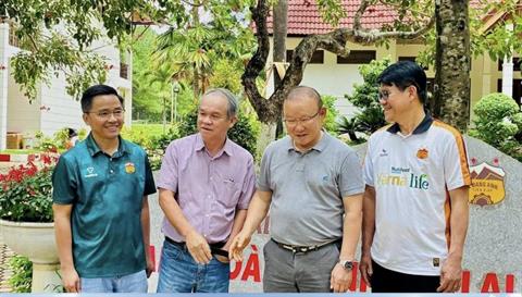 HLV Park Hang Seo xuất hiện tại đại bản doanh của HAGL